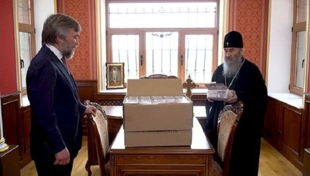 14 апреля Вадим Новинский передал УПЦ МП 850000 защитных масок 14 апреля Вадим Новинский передал УПЦ МП 850000 защитных масок