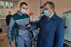 Голова Вінницької ОДА проінспектував роботу лабораторії з контролю якості ремонту доріг