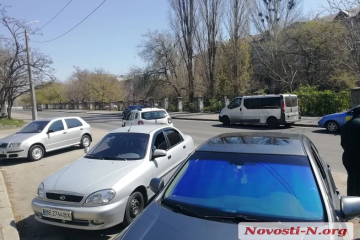 У Миколаєві авто головного санлікаря врізалося у мікроавтобус журналістів