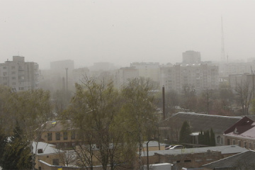 Сильний вітер накрив Чернігів пилом