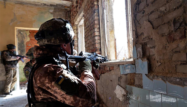 Dziewięć naruszeń rozejmu w Donbasie, okupanci używają zakazanej broni