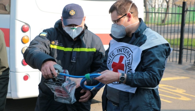 Червоний Хрест передав рятувальникам Донеччини обладнання для боротьби з COVID-19