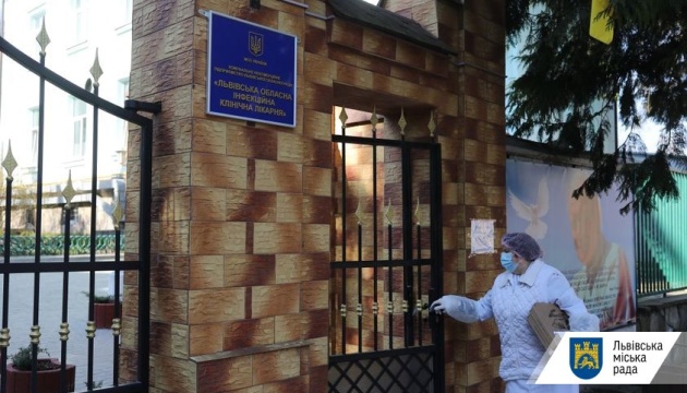 У Львові двоє медиків заразилися коронавірусом