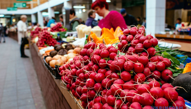 Ukrainian government allows food markets to reopen