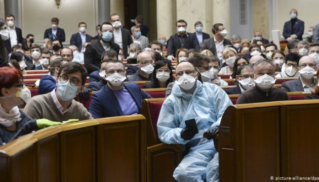 Разумков розповів, чому депутатів не штрафують за відсутність маски