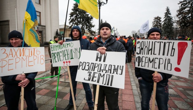 Українці вперше в історії стали власниками землі, але чомусь не зраділи 