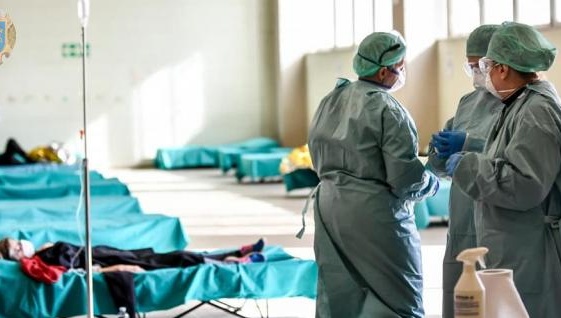 На Прикарпатті COVID-19 підтвердили у 189 медиків, у лікарнях не вистачає медсестер