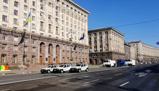 Нацгвардія допомагає дезінфікувати центральні вулиці Києва