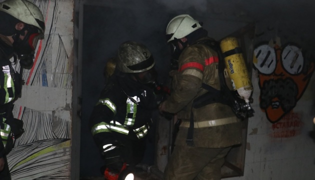 Пожежа на Хрещатику пошкодила кабелі Укртелекому Пожежа на Хрещатику пошкодила кабелі Укртелекому