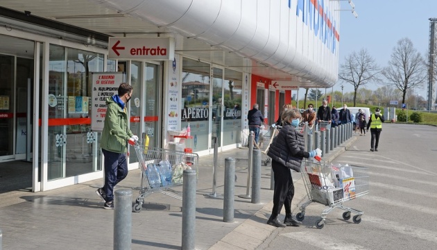 В Італії оштрафували літню жінку, яка 11 разів за день ходила в магазин