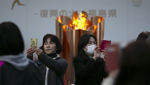 Японія через коронавірус припиняє демонстрацію олімпійського вогню