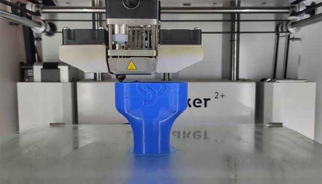 Вінницькі волонтери розпочали друкувати на 3D принтері розподільники для апаратів ШВЛ