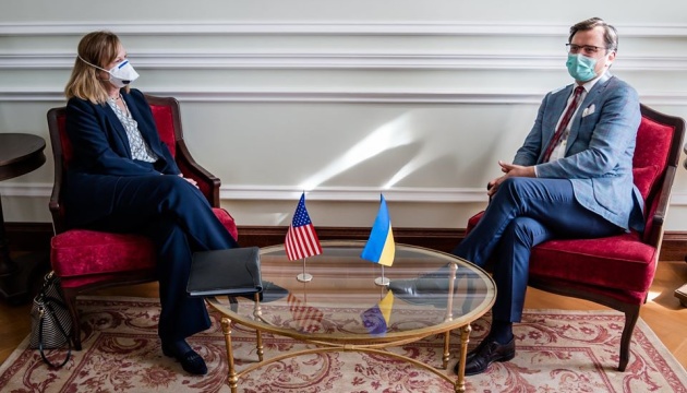 Очільниця посольства США і глава МЗС України обговорили співпрацю між країнами