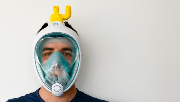 У Дніпрі створили захисні маски для лікарів із масок для дайвінгу