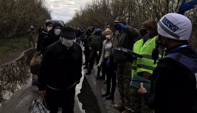 Rozpoczął się kolejny etap uwolnienia zatrzymanych - Ukraina odzyska 19 obywateli