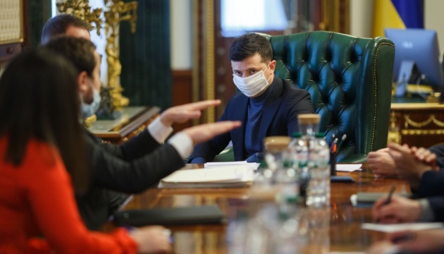 Нарада у Зеленського: Україна ще не досягла піку захворюваності 