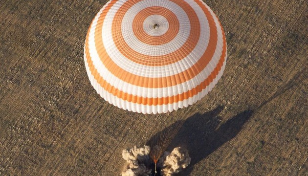 Троє космонавтів МКС приземлилися у Казахстані