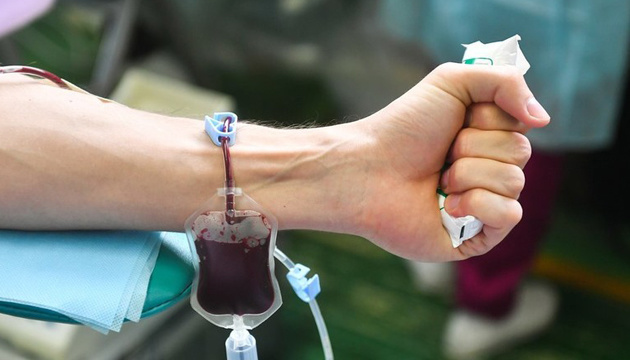 Україна планує використати плазму крові з антитілами для лікування COVID-19