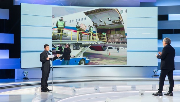 В Україну щотижня п'ять літаків доставляють медзасоби з-за кордону - Президент