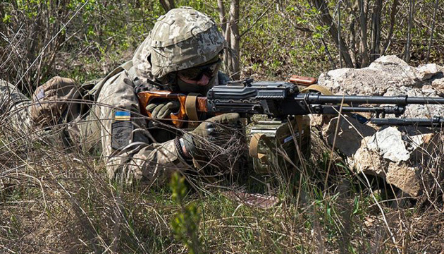 Окупанти обстріляли позиції ЗСУ біля Пісків, поранений боєць