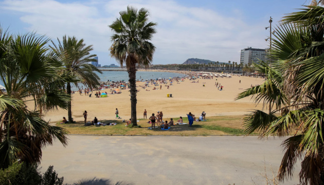 Жителям Барселоны разрешили посещать городские пляжи
