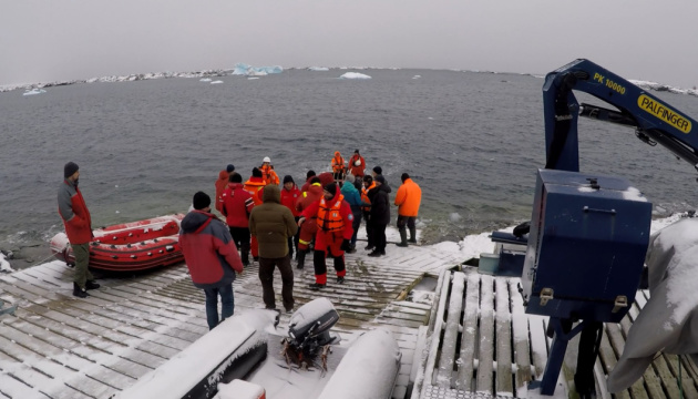 Exploradores polares ucranianos llegan a la Antártida