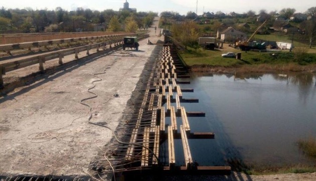 На Херсонщині ремонтують міст у Великоолександрівському районі