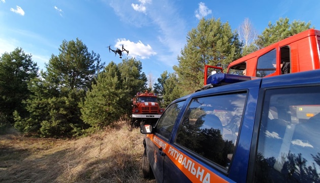 Rescuers contain fire in Chornobyl zone