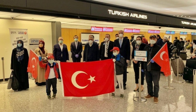 Від початку пандемії Туреччина евакуювала з закордону 60 тисяч своїх громадян