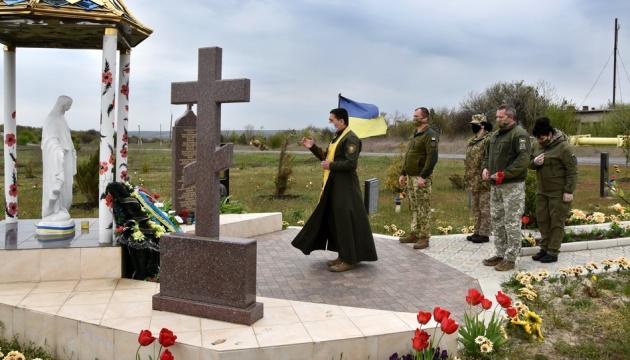 Військові на Донеччині вшанували пам'ять загиблих побратимів