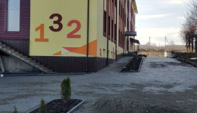 У селі Рідківці на Буковині зводять школу з музеєм та кінотеатром