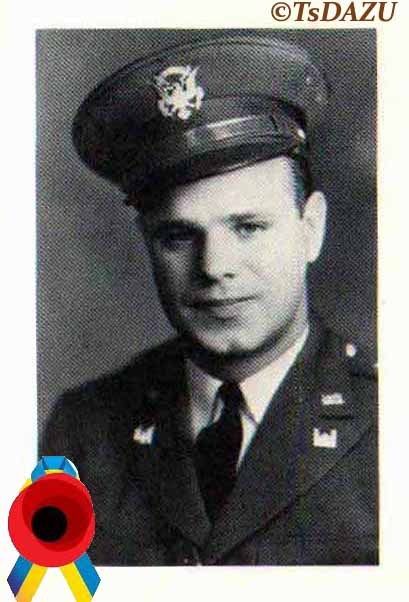 Стефан Драган, американець українського походження, який служив у торпедному ескадроні № 18 у складі збройних сил США під час Другої світової війни, 1943 р.