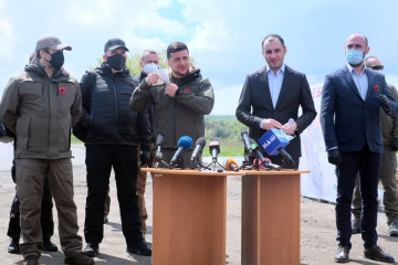 Президенту доложили, что дорога Северодонецк–Станица Луганская готова на 28%