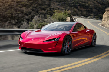 Tesla відклала випуск суперкара Roadster