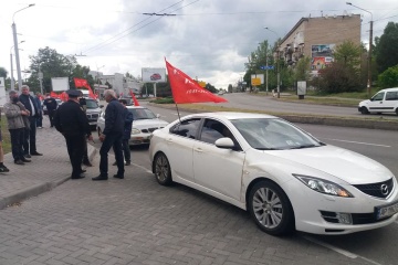 Проросійська організація влаштувала у Запоріжжі автопробіг під червоними прапорами