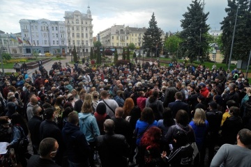 Під мерію Вінниці прийшли підприємці трьох речових ринків