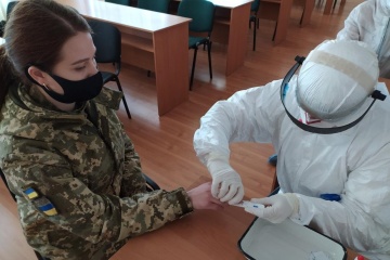 В українській армії за добу виявили 64 випадки коронавірусу