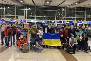 Учасники 24-ї антарктичної експедиції вилетіли з Чилі в Україну