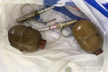 На Харківщині поліціянти затримали чоловіка під час збуту гранат