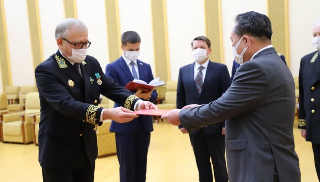 Путін нагородив Кім Чен Ина медаллю