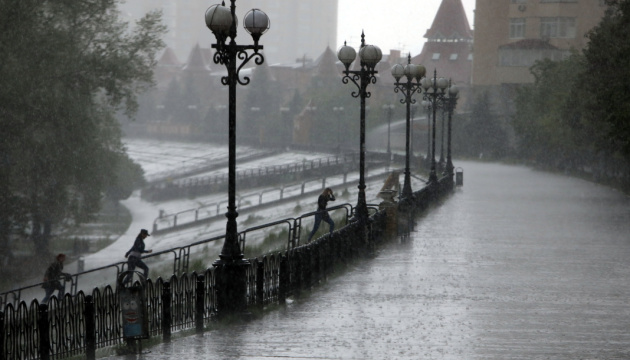 Штормове попередження: у Києві очікують місячну норму опадів