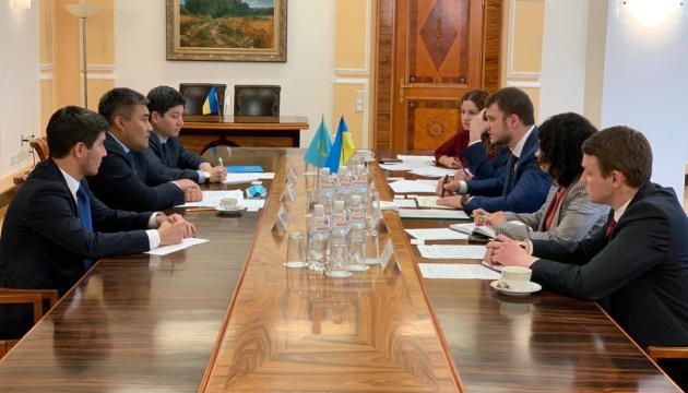 Krykliy y Embajador de Kazajistán discuten el fortalecimiento de la cooperación entre los países