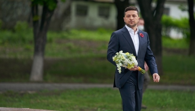 Zelensky commemorates victims of World War II on Ukraine-Russia border