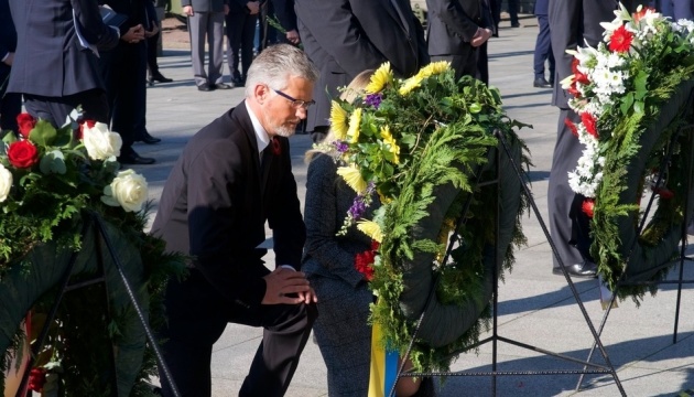 Ukraine erinnert an Opfer des Zweiten Weltkrieges in Berlin