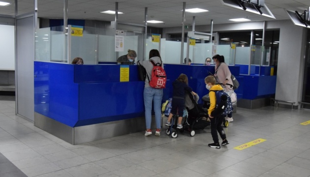 В Україну евакуаційними рейсами повернулися ще 700 громадян