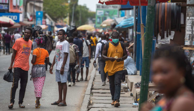 У Гані працівник рибзаводу заразив коронавірусом понад пів тисячі колег 