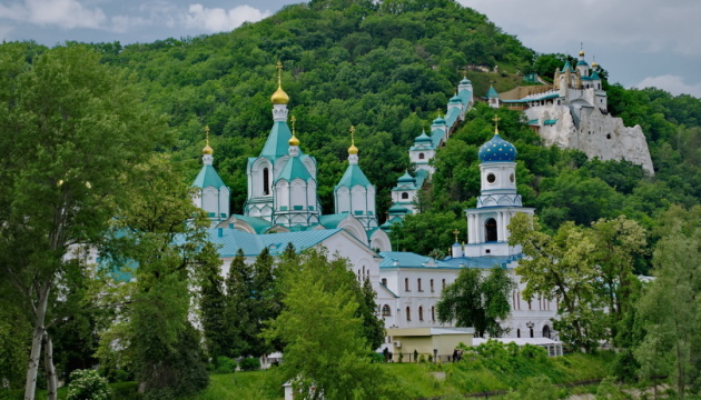 Enemy aircraft bomb Sviatohirsk Lavra in Donetsk region