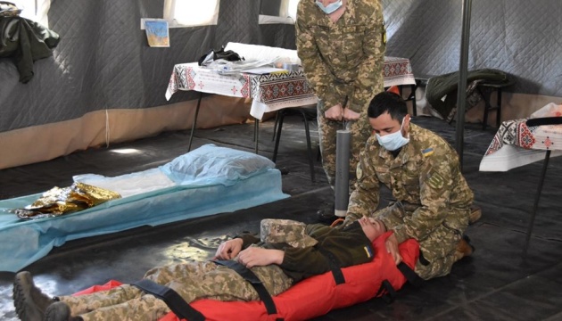 На Донеччині тренувались надавати екстрену допомогу пораненим військовим