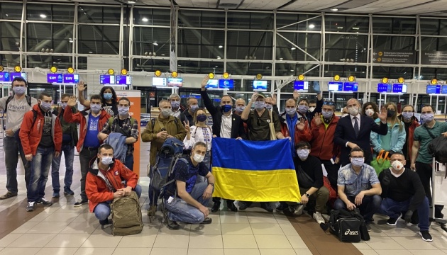 Учасники 24-ї антарктичної експедиції вилетіли з Чилі в Україну