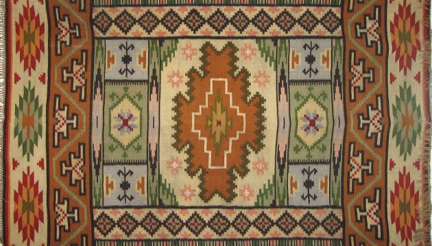 В Українському музеї в Нью-Йорку навчатимуть ткати килими